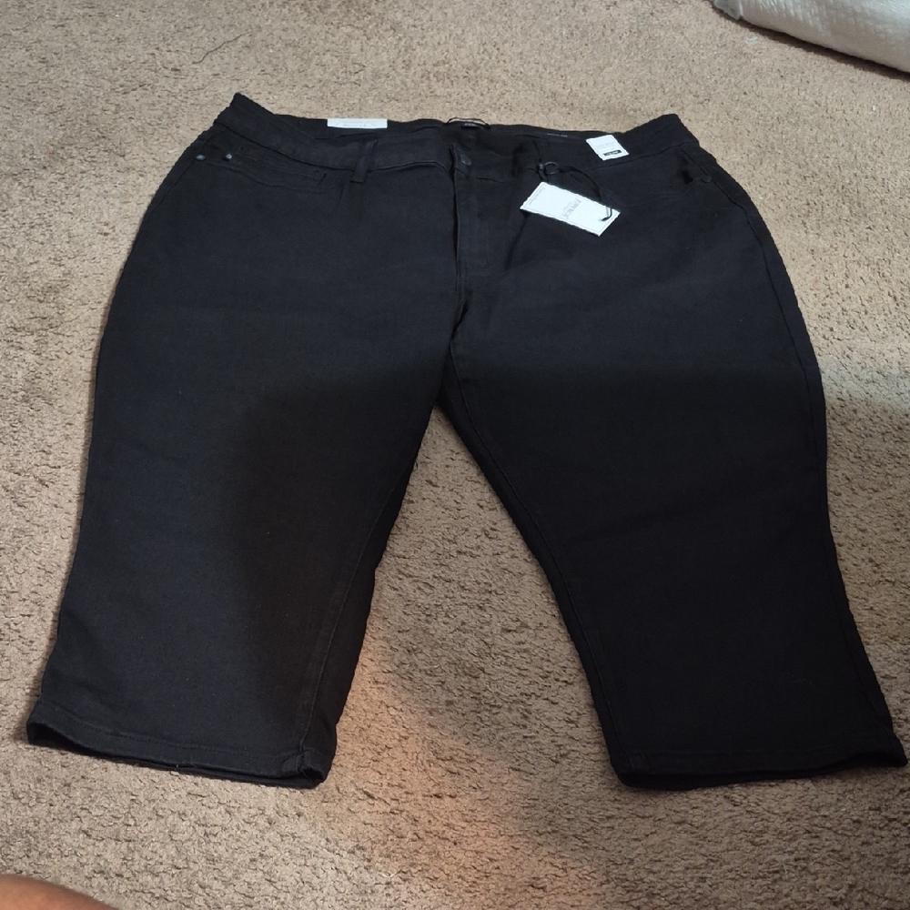 Judy Blue Black Capri